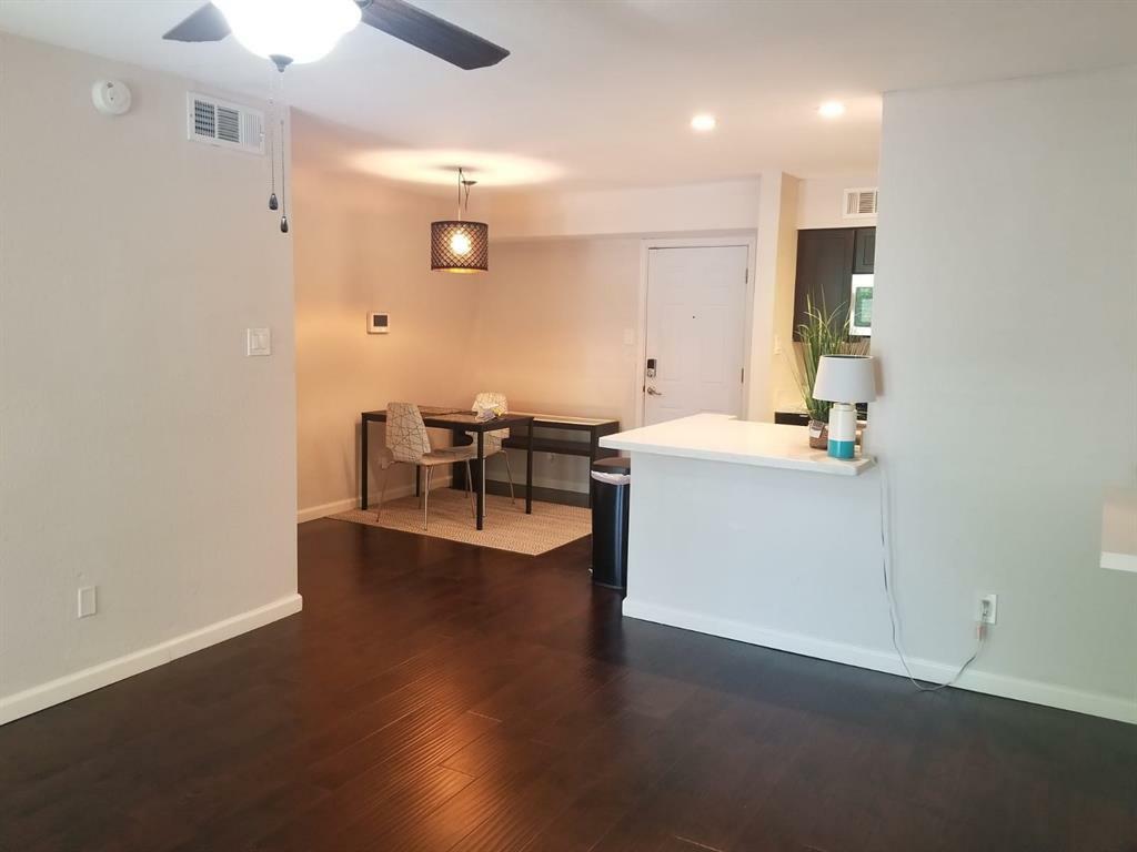 Property Photo: 4633 Wild Indigo Street 559 TX 77027