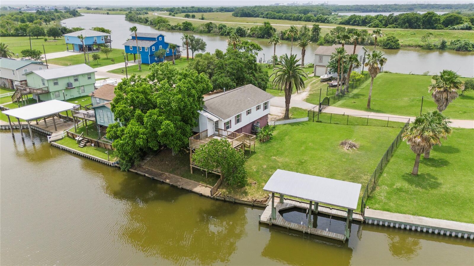 Property Photo: 450 Creek Drive TX 77541