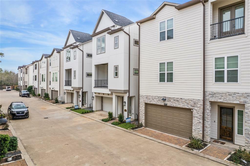Property Photo: 10923 Brookeshire Chase Lane TX 77043