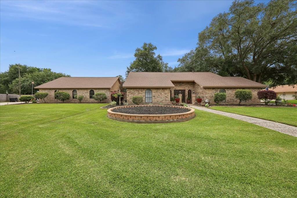 Property Photo: 16 Pin Oak TX 77630
