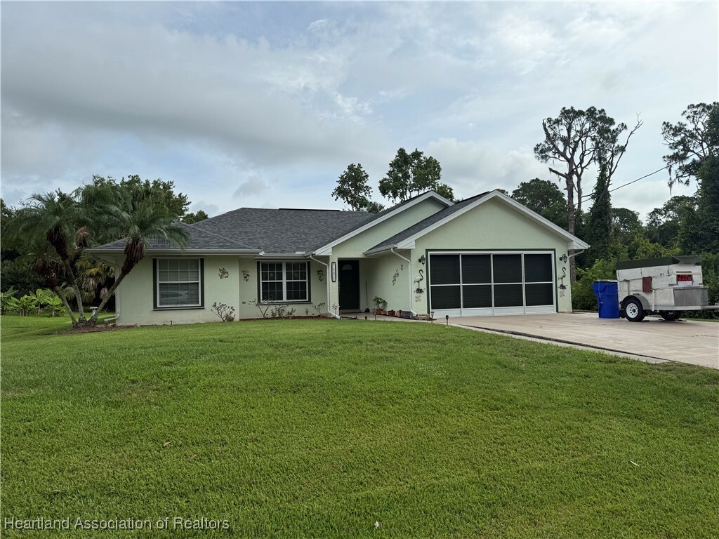 Property Photo: 1502 Paper Birch Street FL 33852