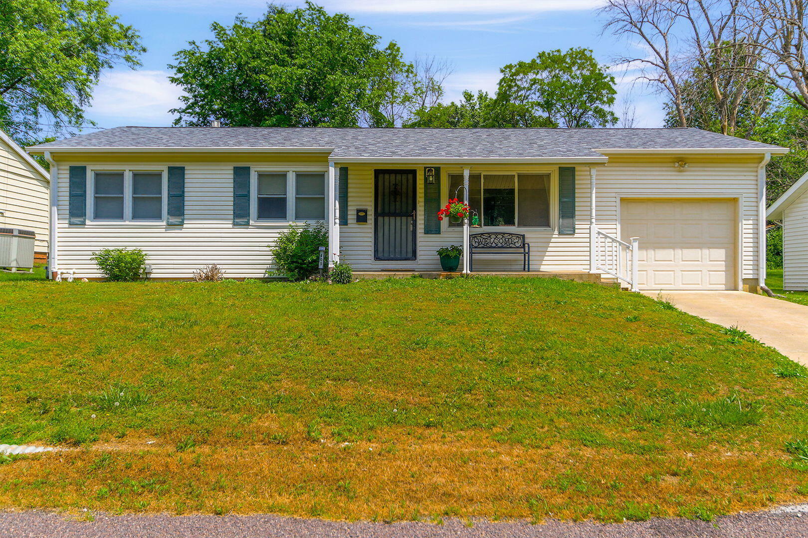 Property Photo:  405 E Vine Street  MO 65265 