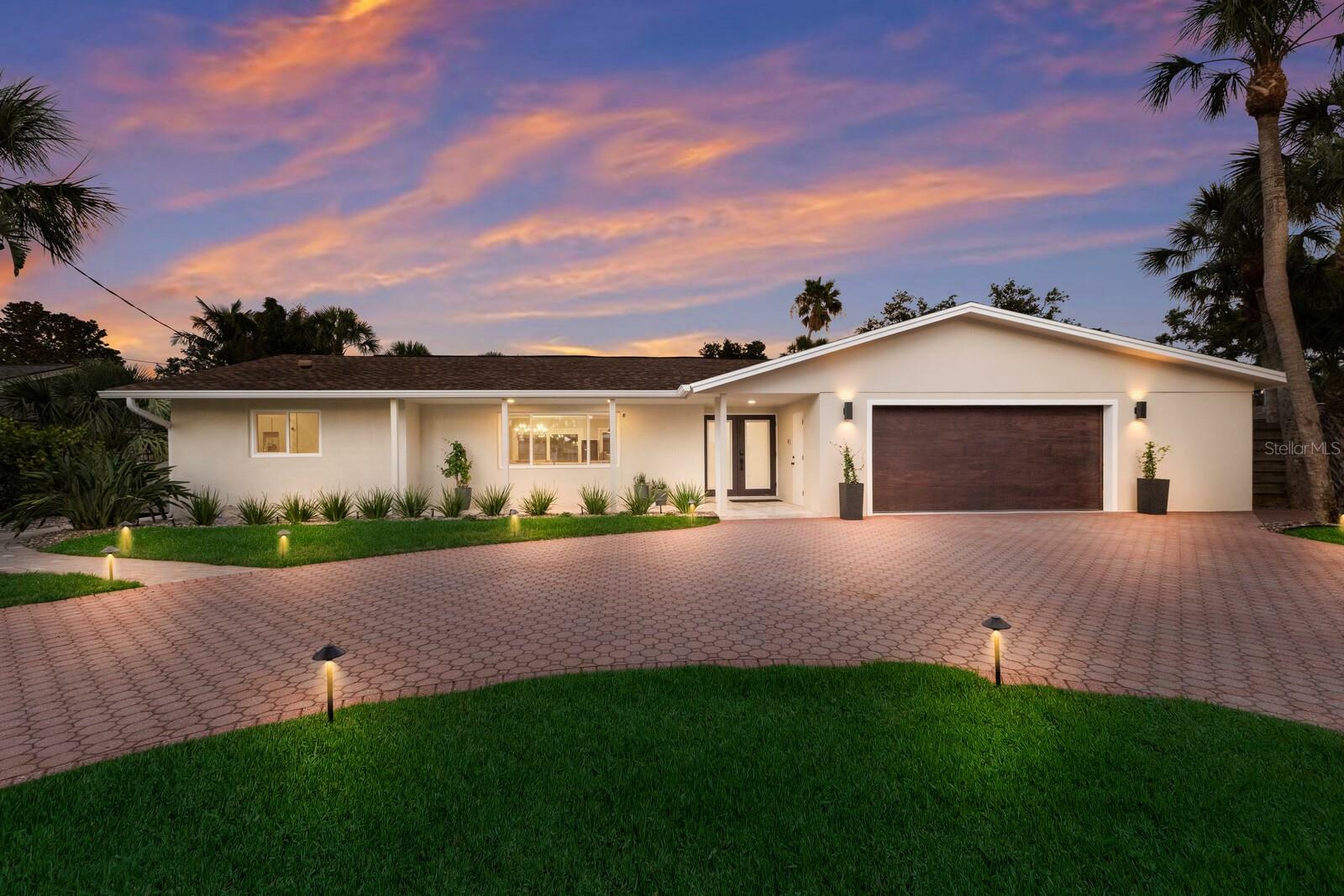 Property Photo: 5581 Shadow Lawn Drive FL 34242