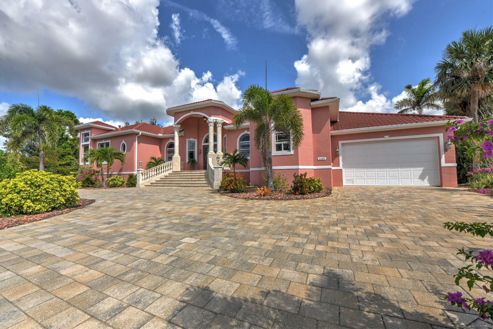 Property Photo: 4409 Crews Court FL 33952