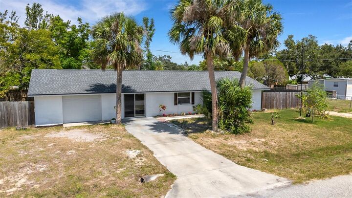 Property Photo: 112 E Marland Court FL 34275