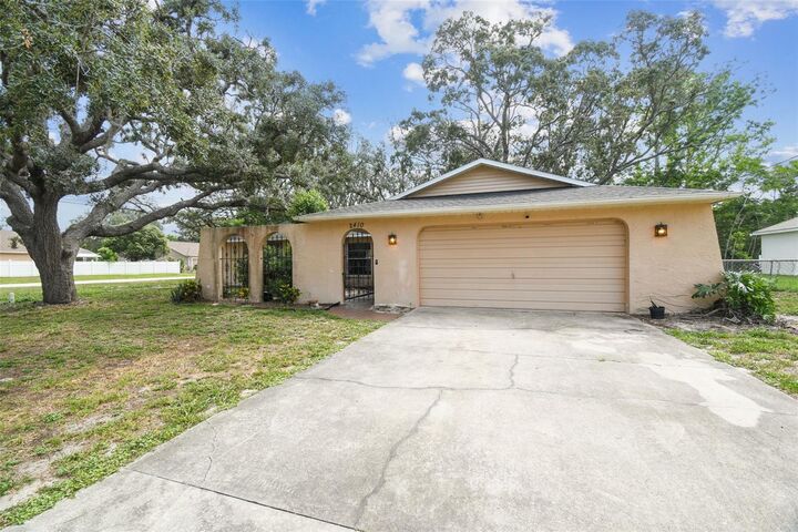 Property Photo:  2410 Covington Avenue  FL 34608 