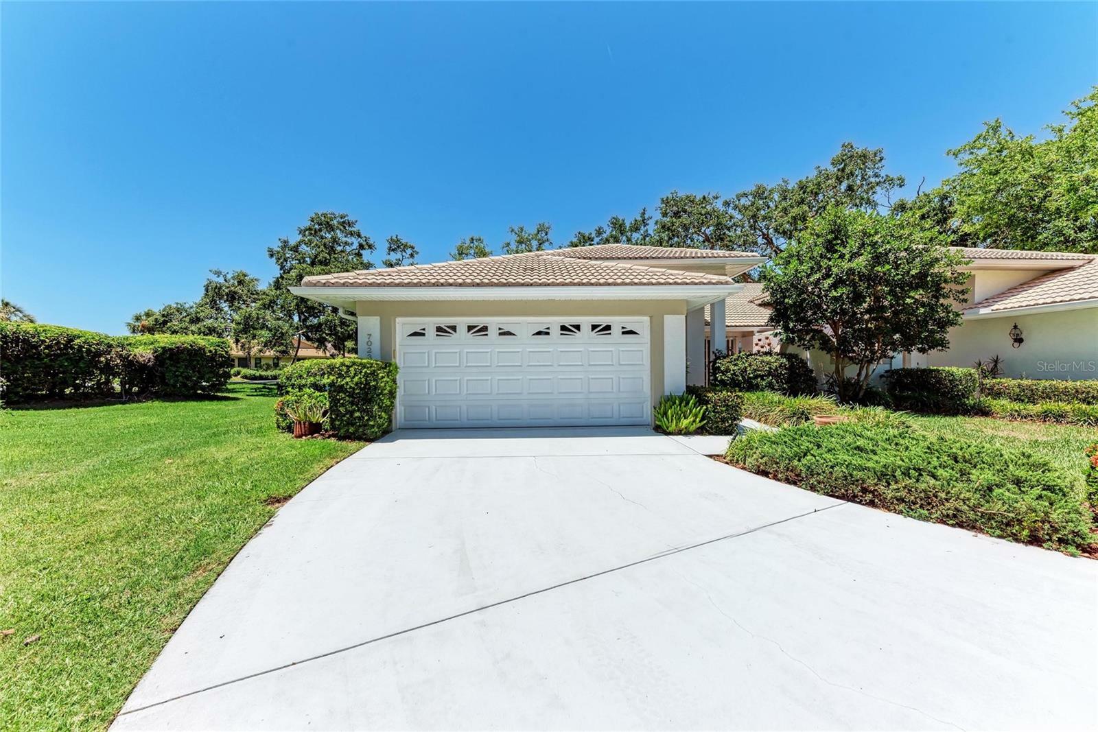 Property Photo: 7023 Woodside Oaks Circle 1 FL 34231