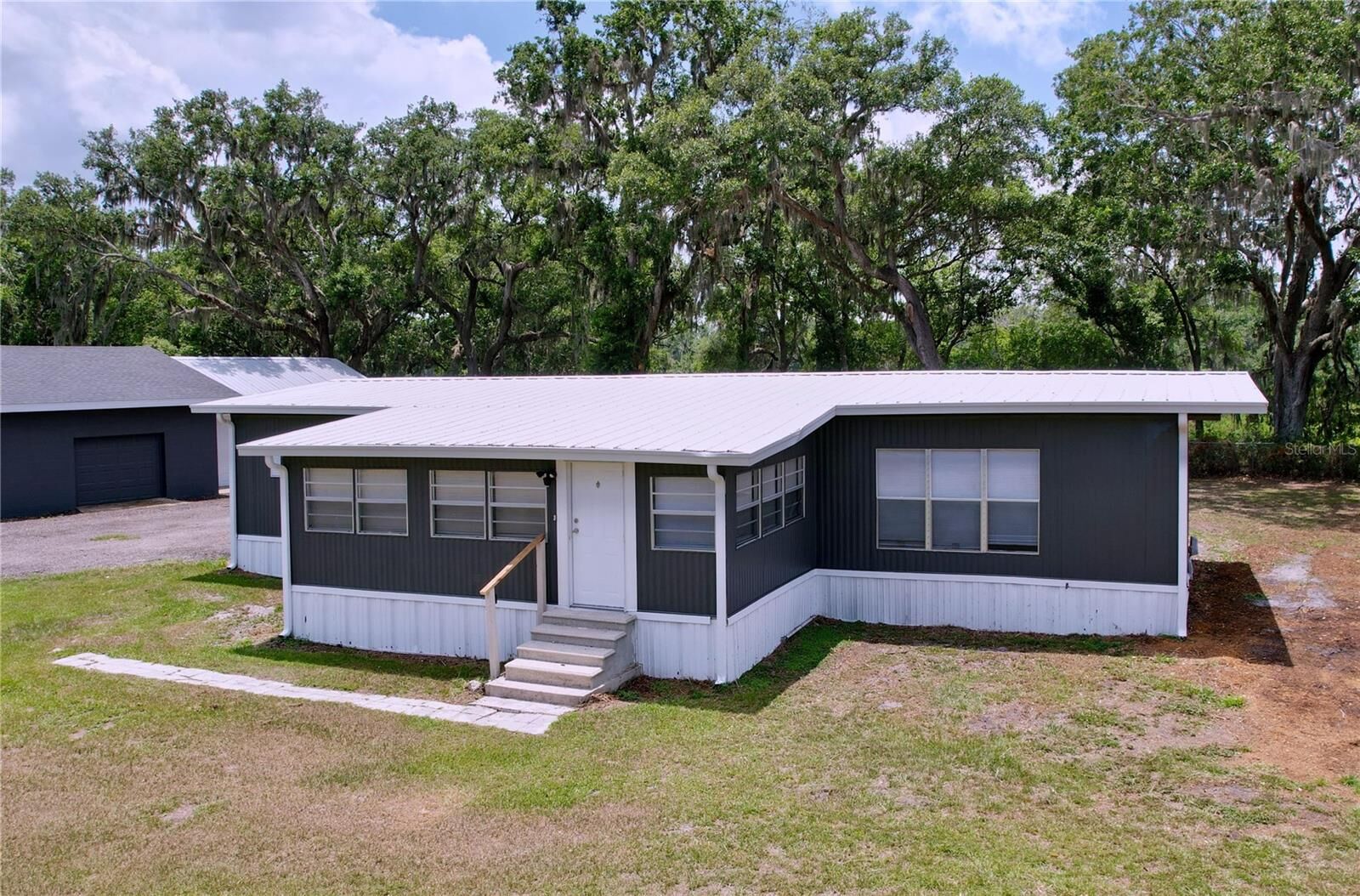 Property Photo:  113 Myrtle Lane  FL 33565 