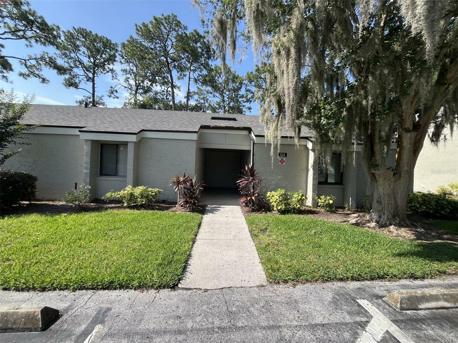 Property Photo: 124 Springwood Circle B FL 32750