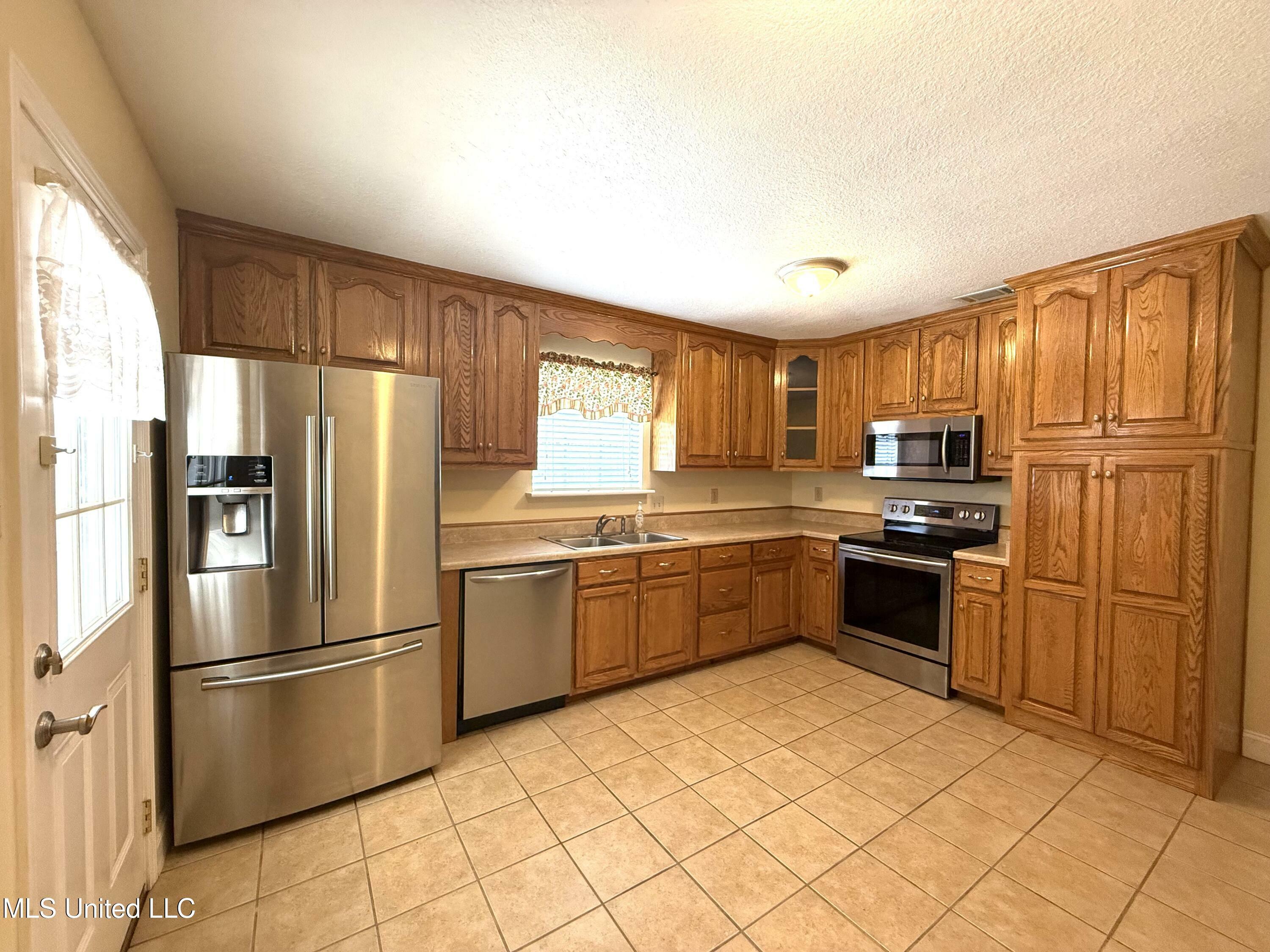 Property Photo:  1606 Woodhaven Street  MS 39581 