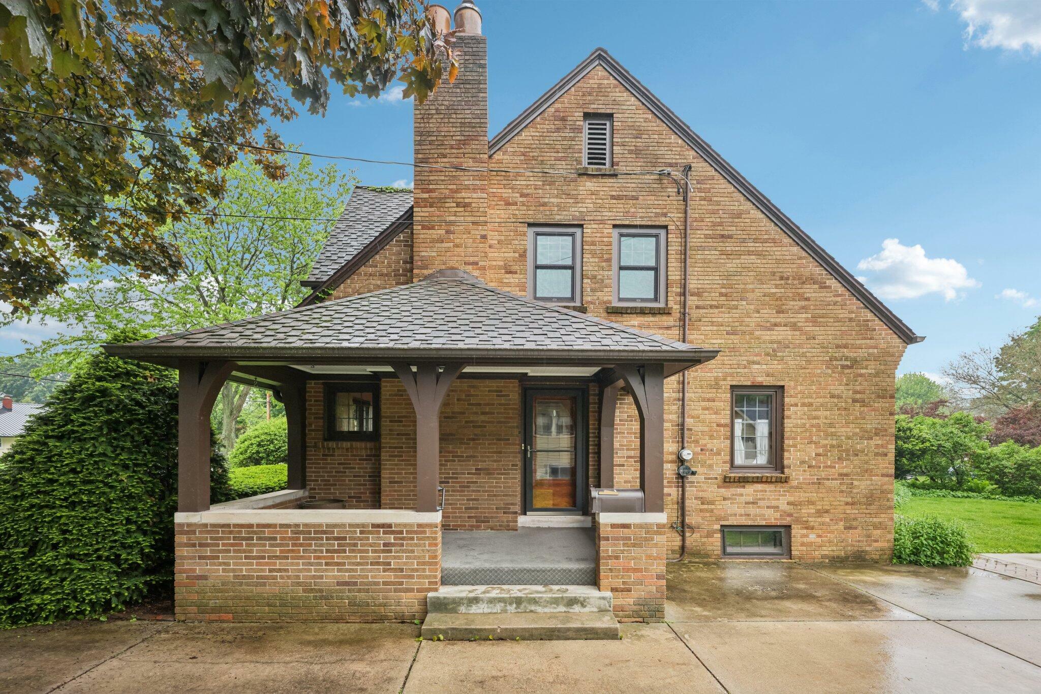 Property Photo: W66n525 Madison Ave WI 53012