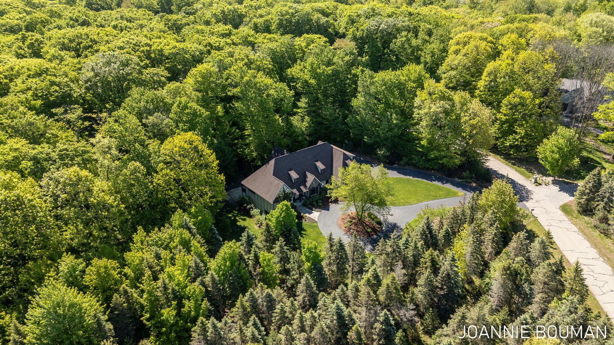 Property Photo: 15611 River Woods Drive MI 49460