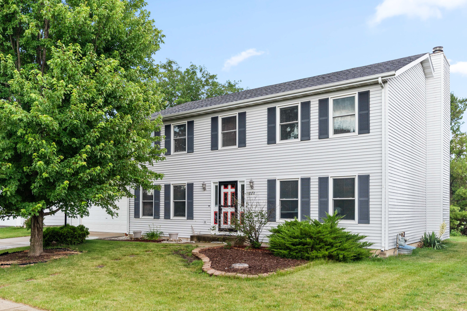 Property Photo: 220 N Juniper Street IL 60112