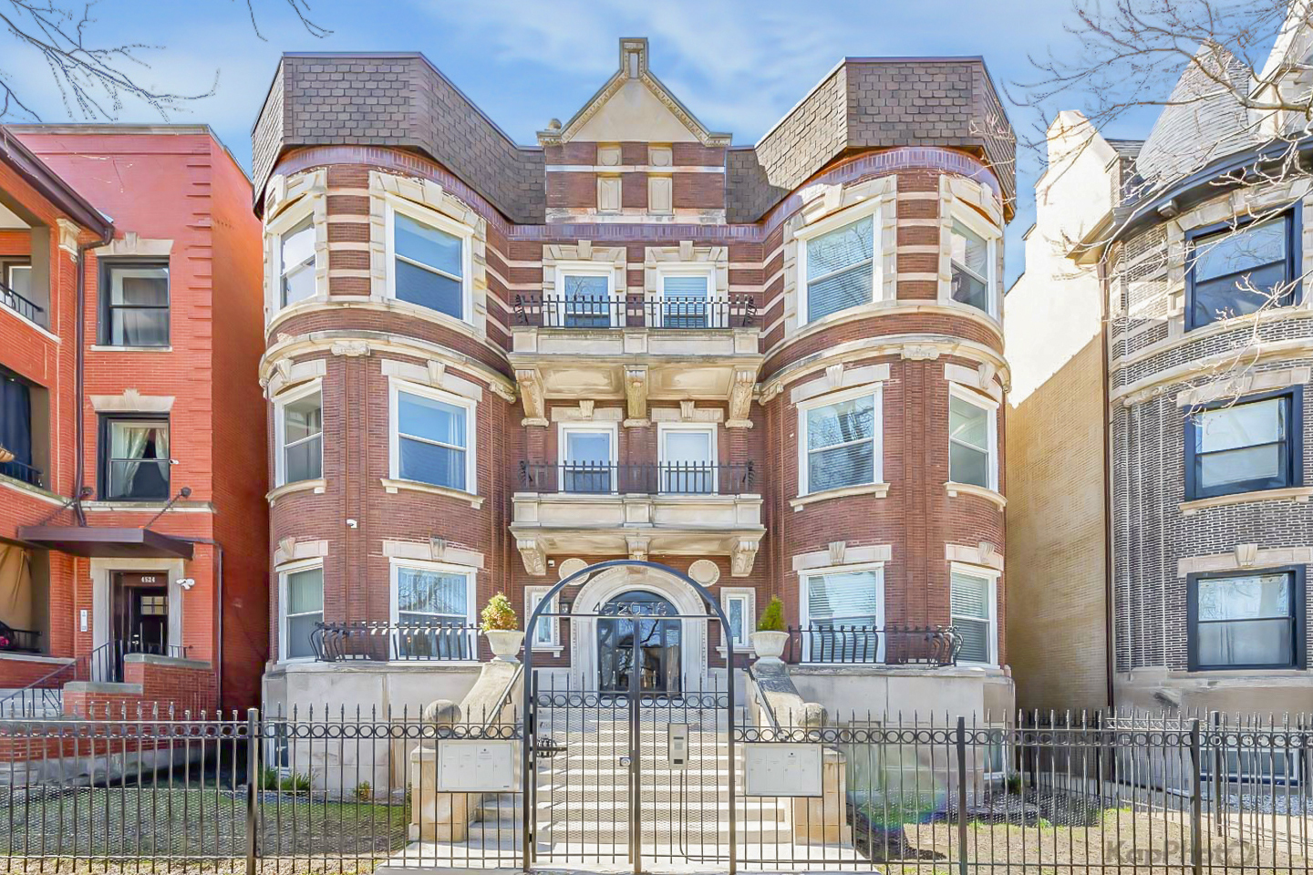 Property Photo: 4520 S King Drive 4B IL 60653
