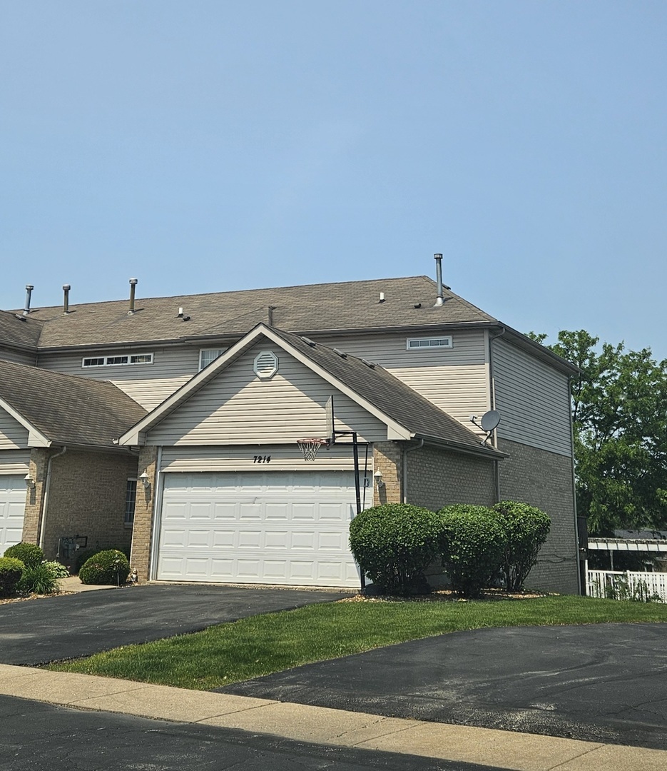 Property Photo: 7214 Bradford Court IL 60458