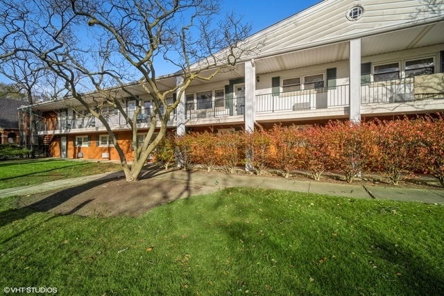 Property Photo: 1335 First Street 1335 IL 60062