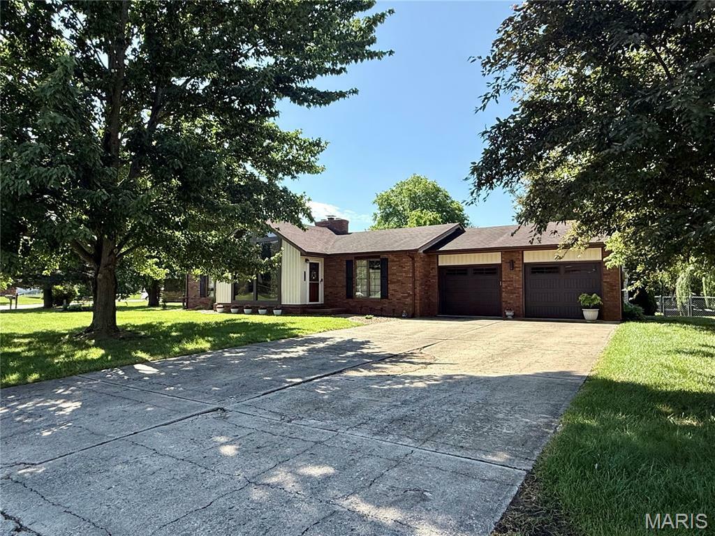 Property Photo: 112 Cross Creek Drive IL 62010