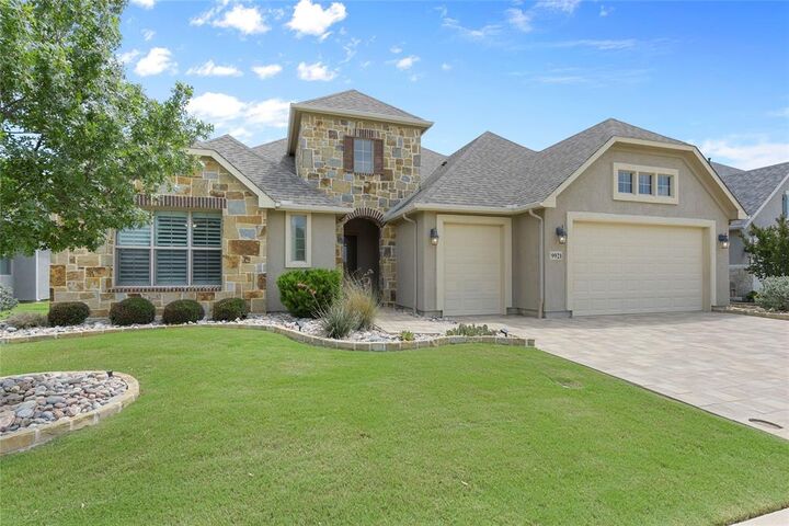 Property Photo: 9921 Flint Way TX 76207