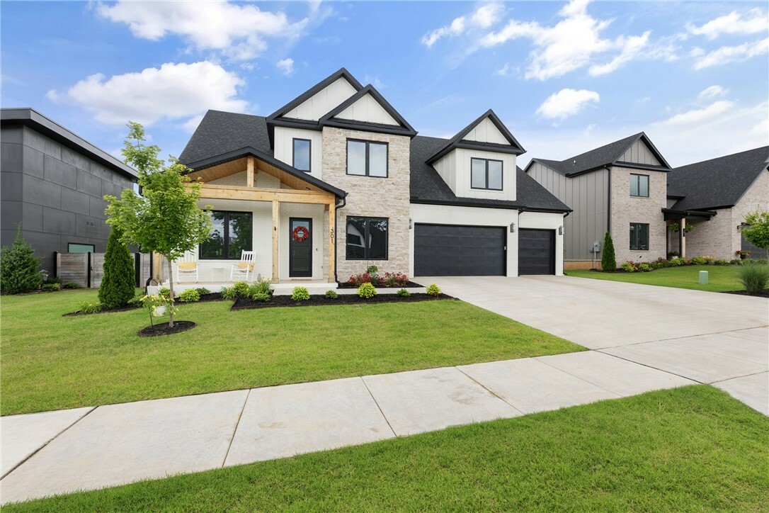 Property Photo: 301 SW Autumn Hills Road AR 72712