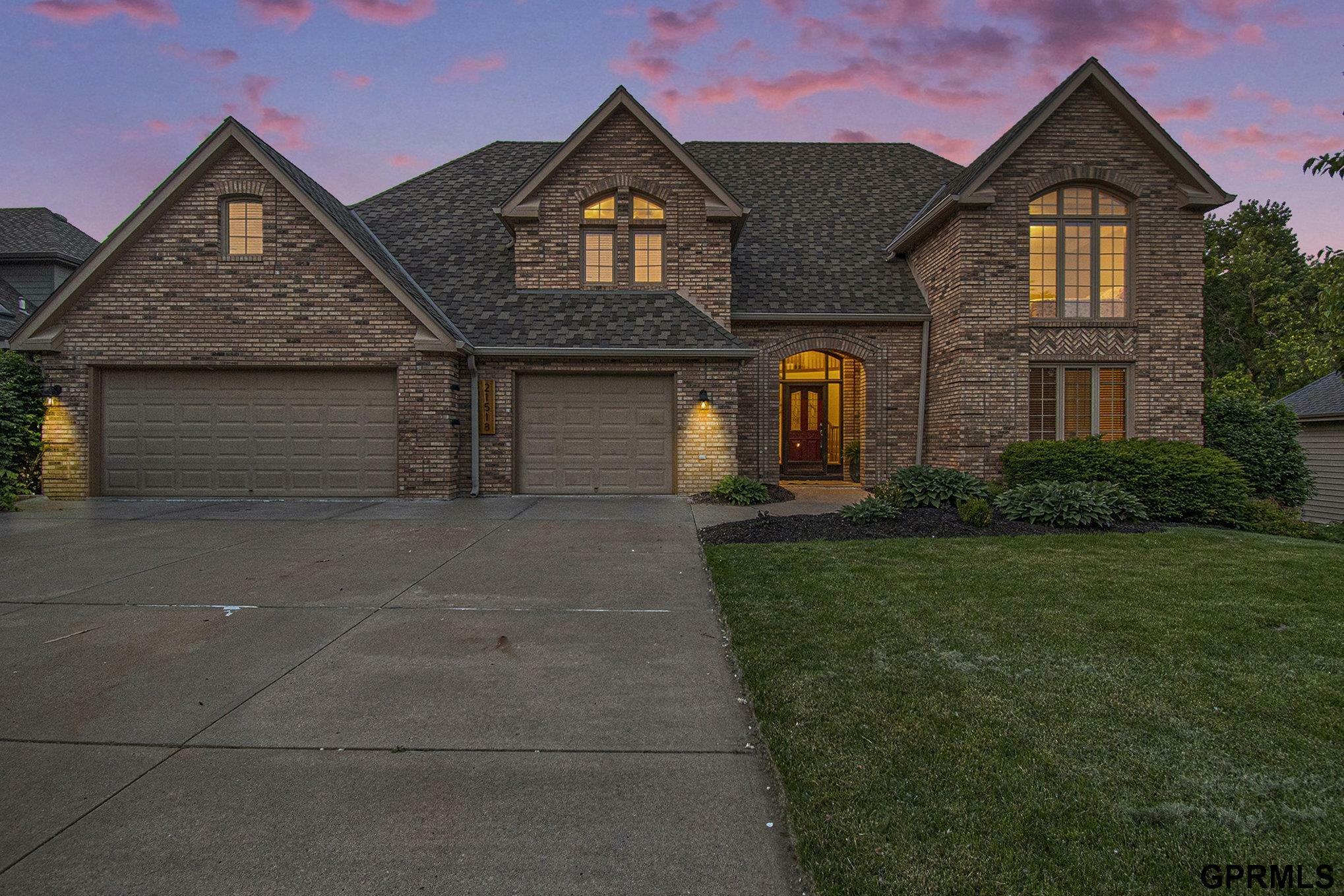 Property Photo: 21518 Pinehurst Avenue NE 68022