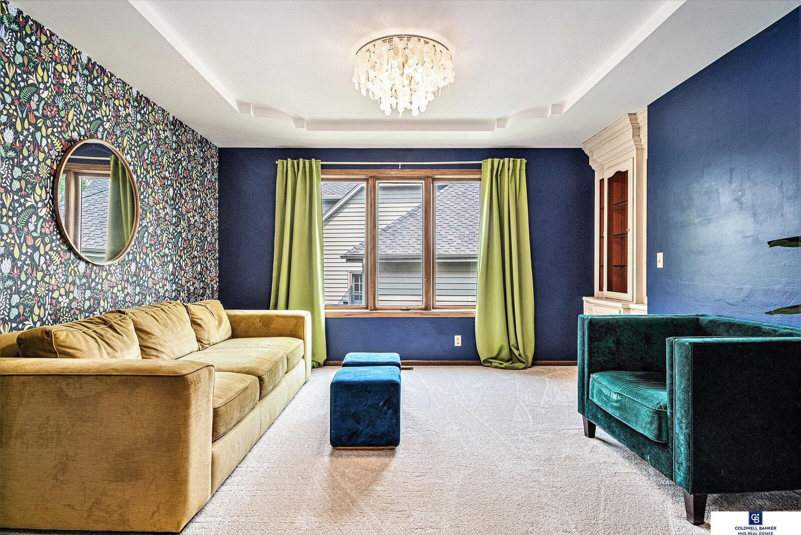 Property Photo: 21518 Pinehurst Avenue NE 68022