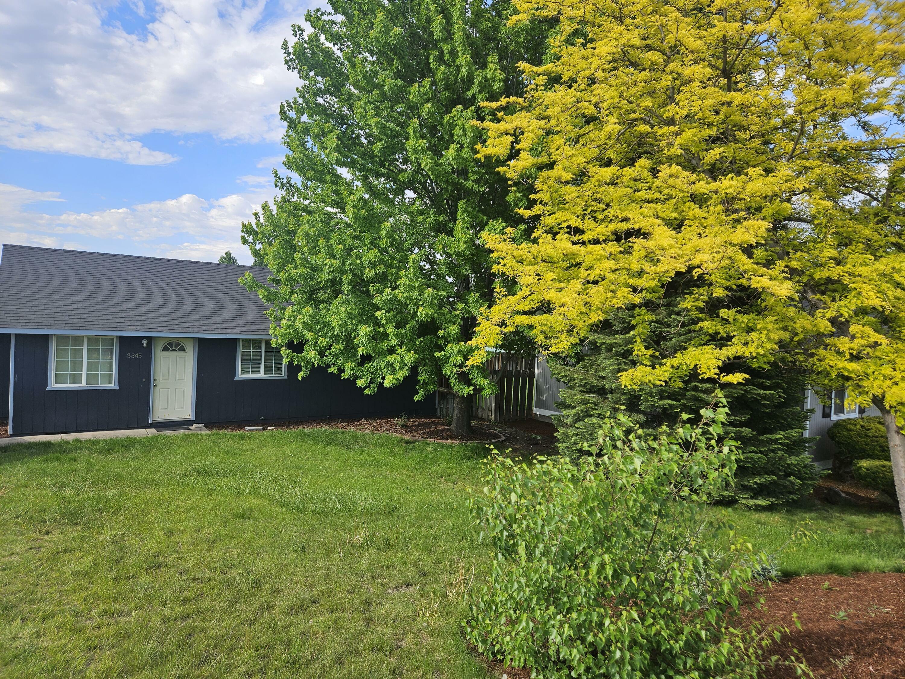 Property Photo: 3345 SW Quartz Avenue OR 97756