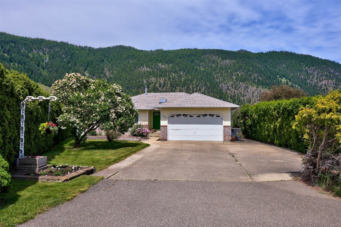 Property Photo: 634 Hysop Place BC V0E 1M0