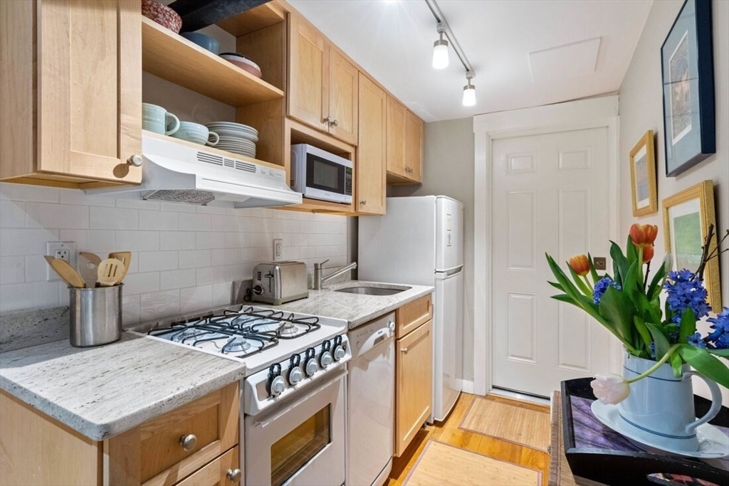 Property Photo:  20-22 Concord Ave B  MA 02138 
