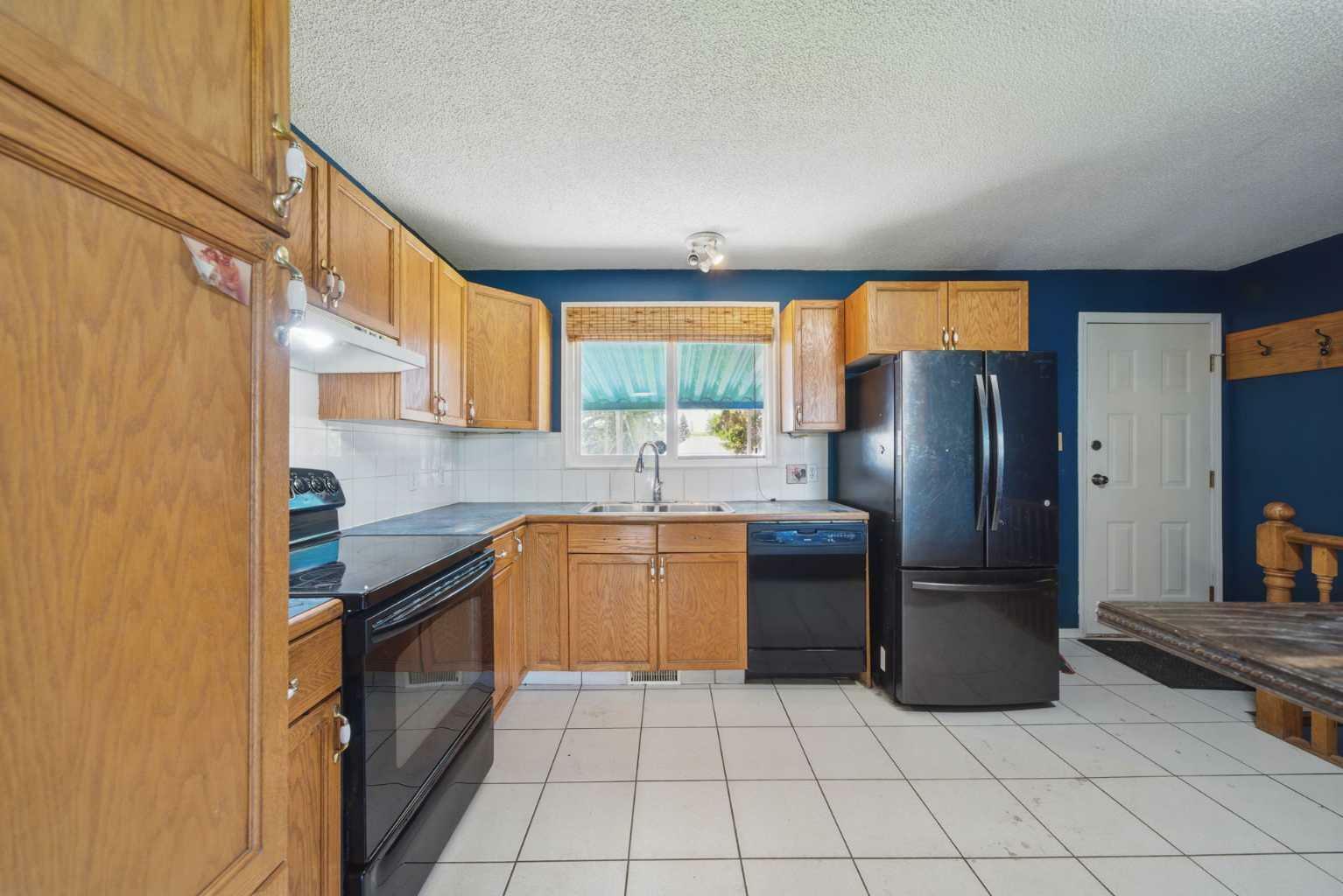 Property Photo:  5107 Forego Avenue SE  AB T2A 2C7 