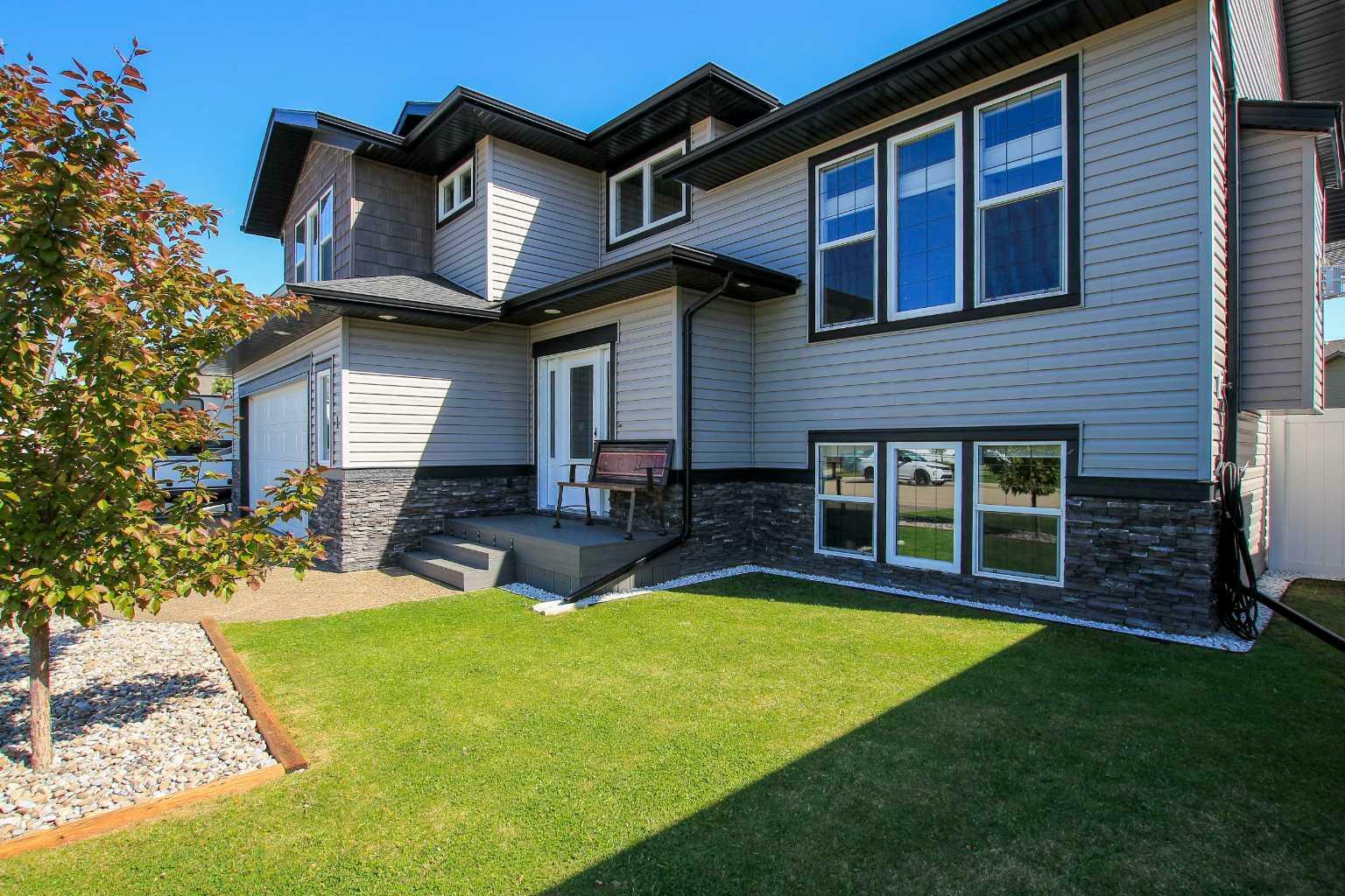 Property Photo: 1 Edith Avenue AB T4L 0H3