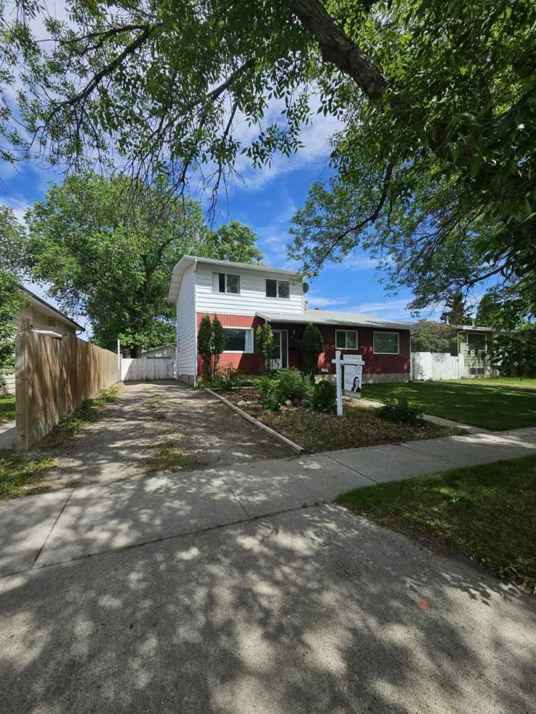 Property Photo: 2105 13 Street N AB T1H 2V4