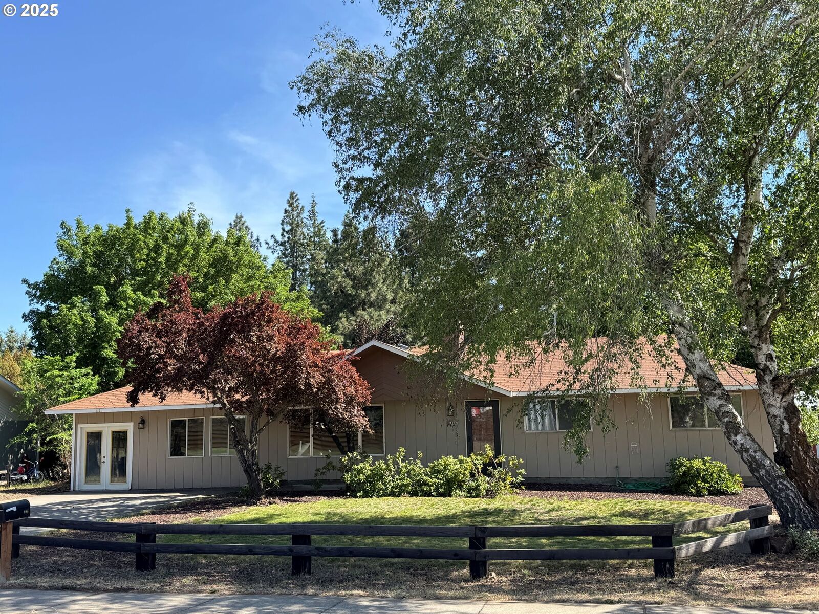 Property Photo:  404 NE High St  WA 98620 