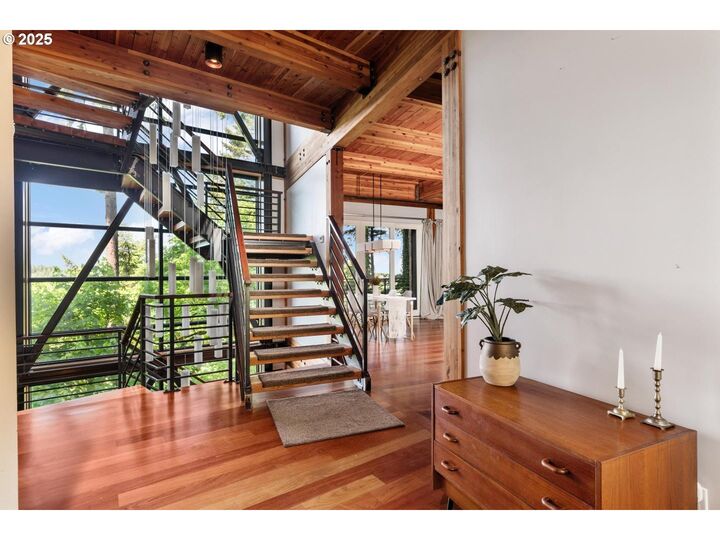 Property Photo:  4183 SW Greenleaf Dr  OR 97221