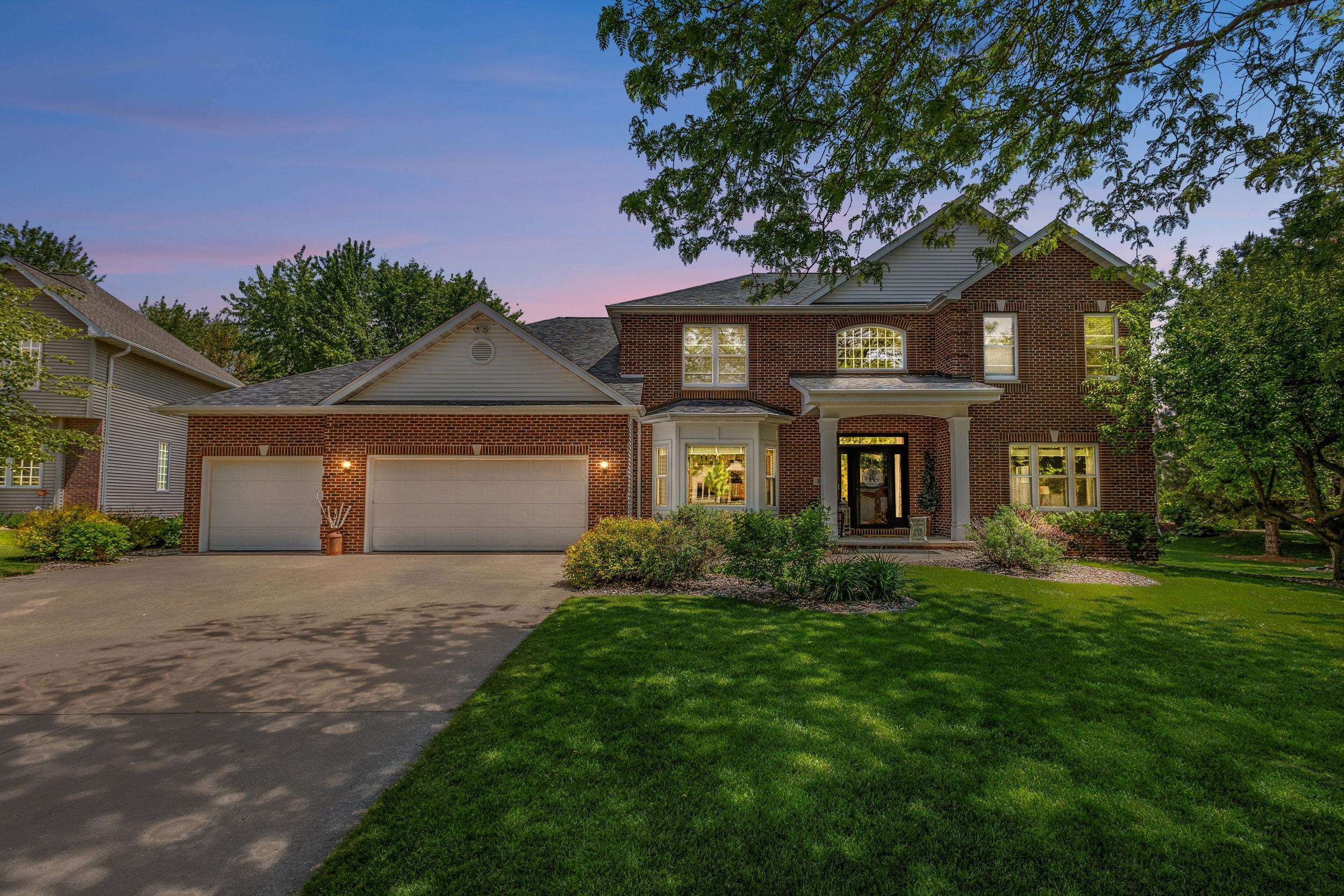 Property Photo:  212 E Castlebury Lane  WI 54913 