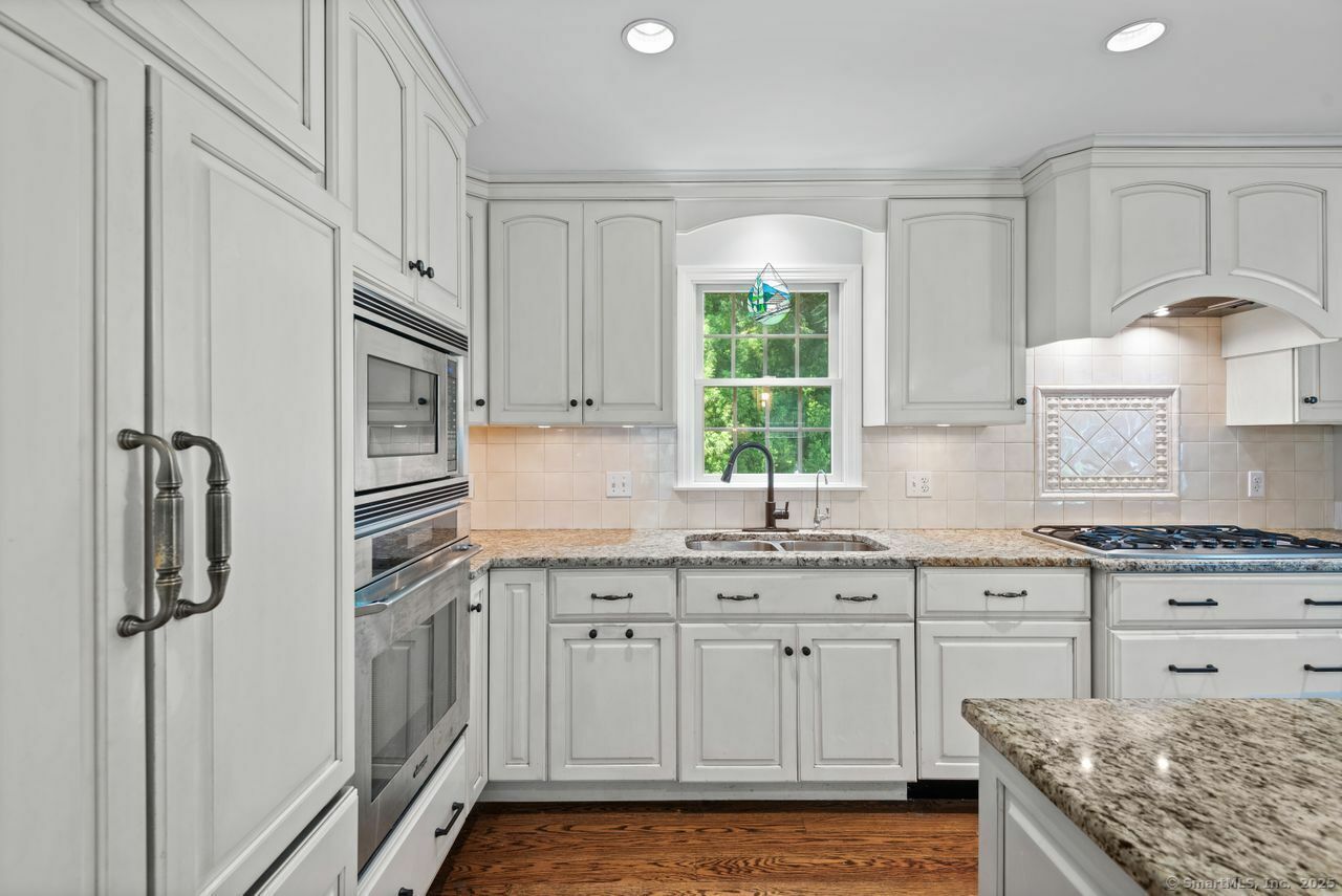 Property Photo:  3 Colonial Drive  CT 06413 