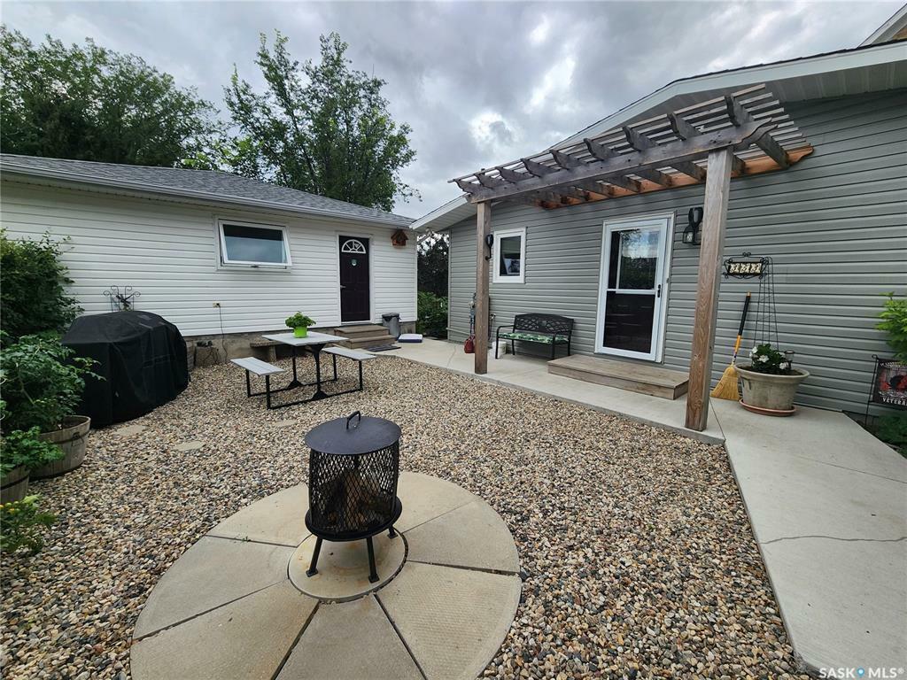 Property Photo: 353 6th Avenue SK S0G 0K0