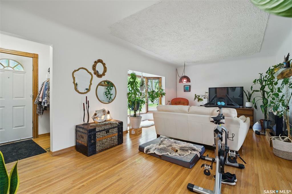 Property Photo: 1506 Cairns Avenue SK S7H 2H6