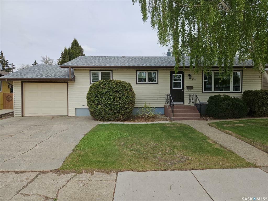 Property Photo:  1030 13th Street  SK S0K 2A0 