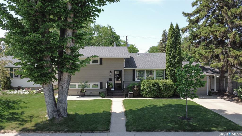 Photo de la propriété:  2802 Maceachern Avenue  SK S7J 1B5 