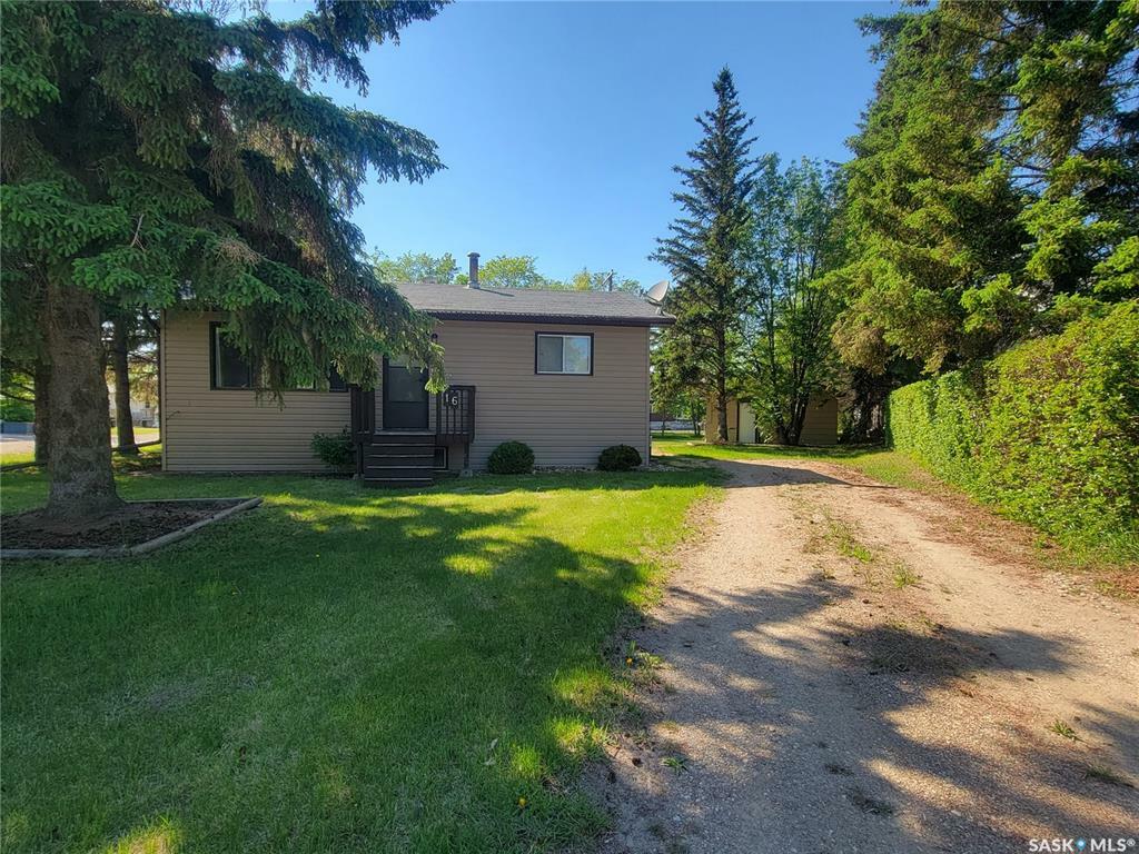 16 4th Avenue E  Neilburg SK S0M 2C0 photo