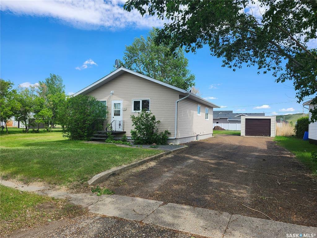 Property Photo: 16 H Avenue SK S0H 0K0