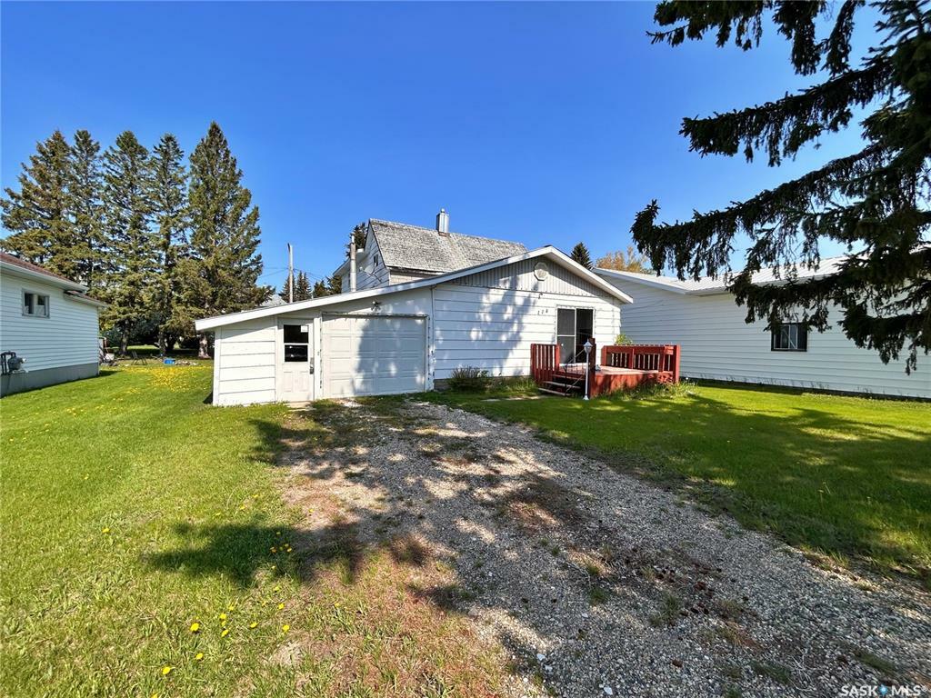 Property Photo: 114 Stephens Street SK S0G 3K0