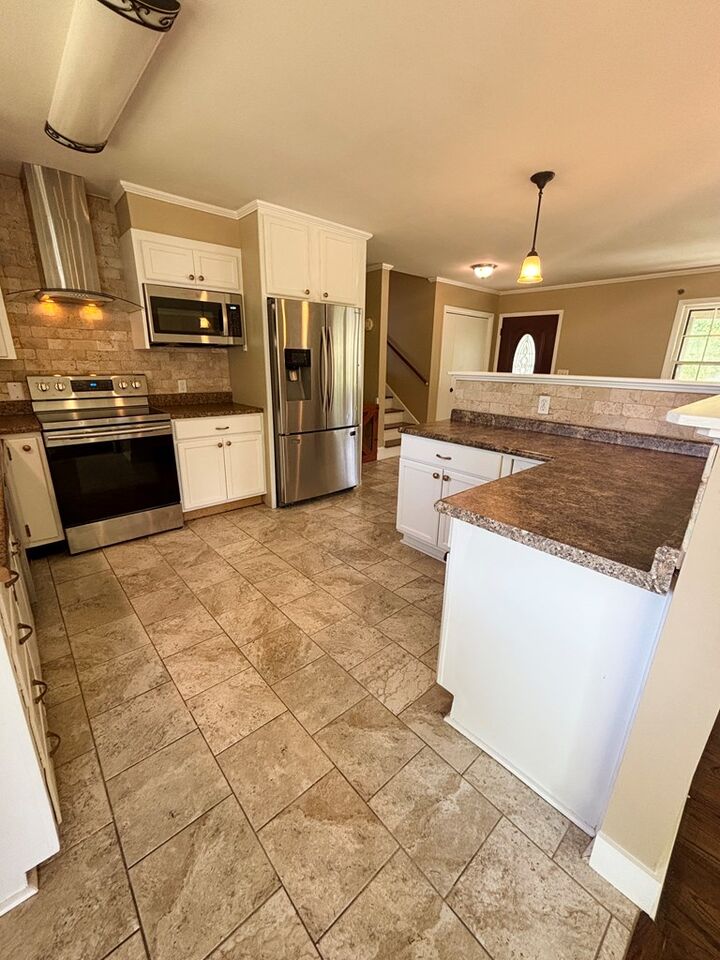 Property Photo:  2203 Stonebridge Rd.  AL 36301 