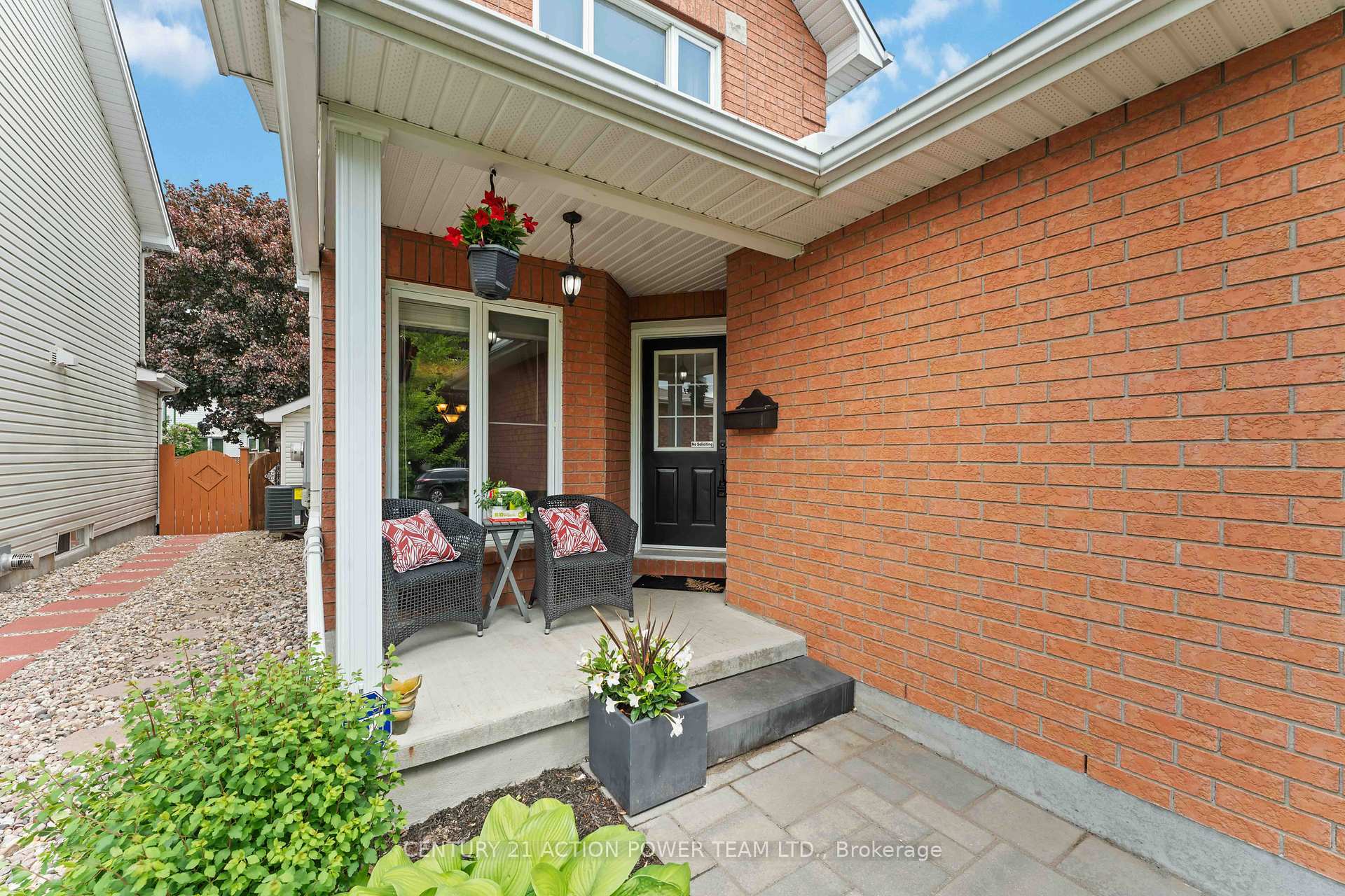 Property Photo:  1019 Sheenboro Crescent  ON K4A 3M8 