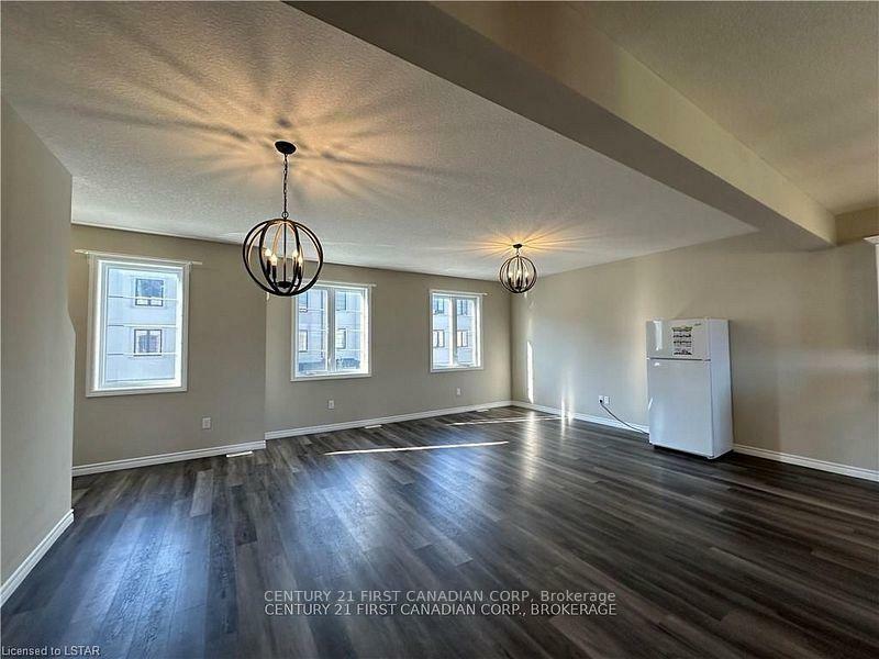 Property Photo: 435 Callaway Road 68 ON N6G 2N1