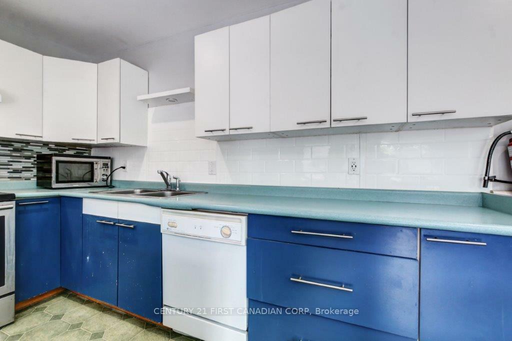 Property Photo: 776 Quebec Street ON N5Y 1X4
