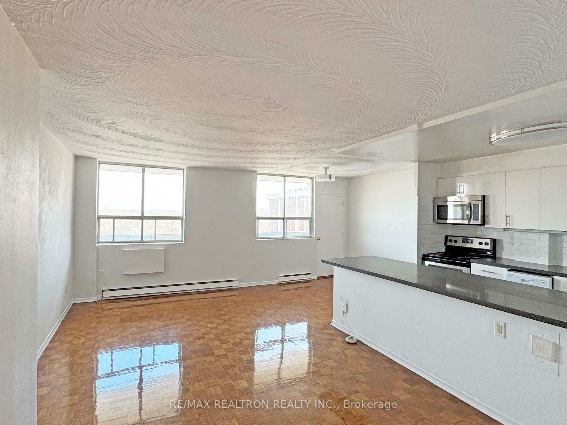 Photo de la propriété: 525 Eglinton Avenue E Ph2 ON M4P 2P6