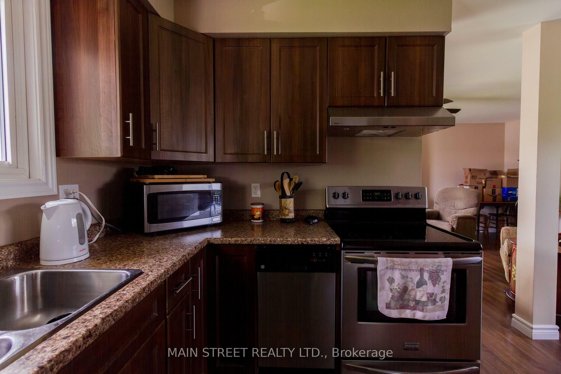 Photo de la propriété:  28 Prince Of Wales Drive  ON K8P 2T7 