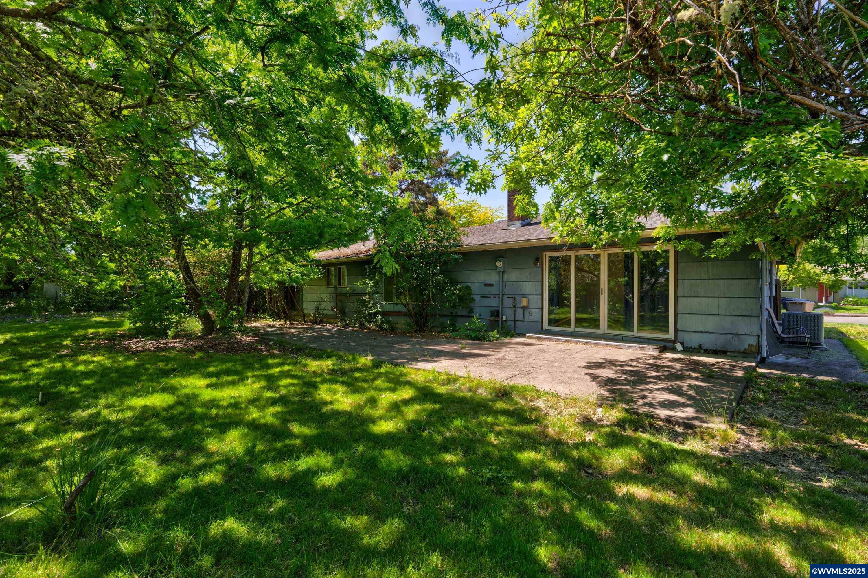 Property Photo: 1870 NW Larch Av OR 97330