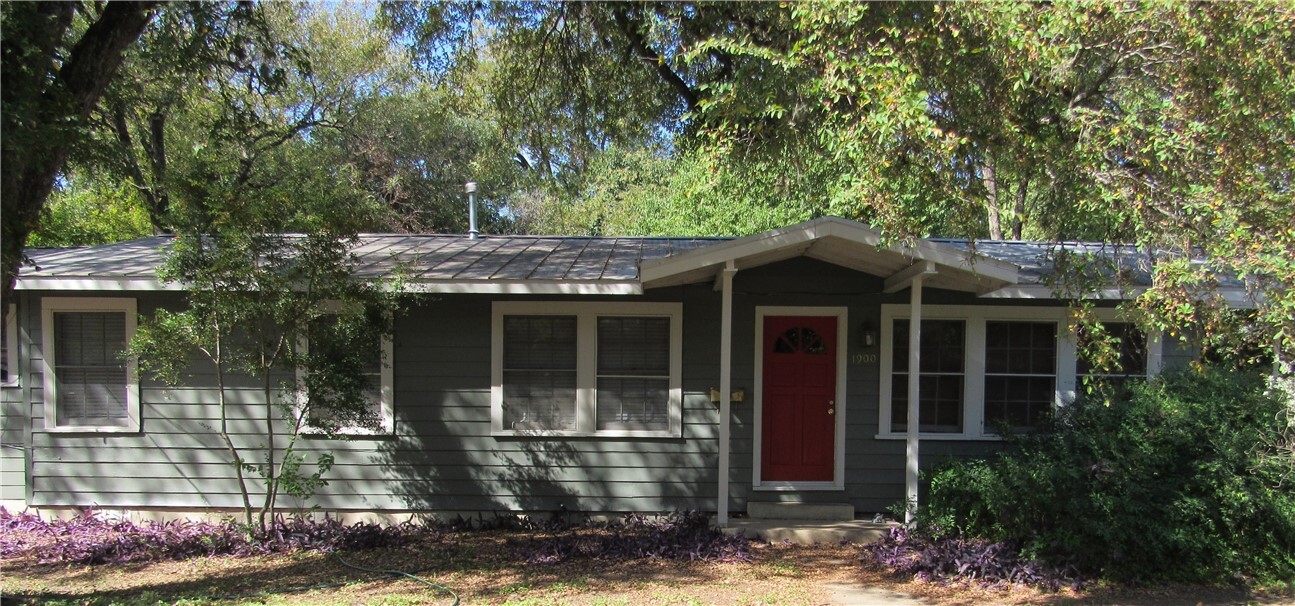 Property Photo: 1900 Winsted Lane TX 78703